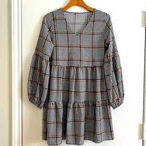Houndstooth tiered v-neck 3/4 sleeve dress, Small